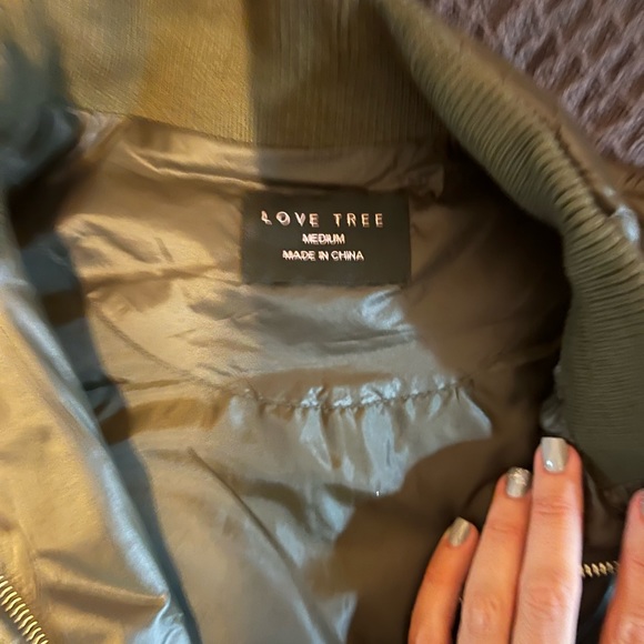 Love Tree Green Vest - Picture 3 of 3